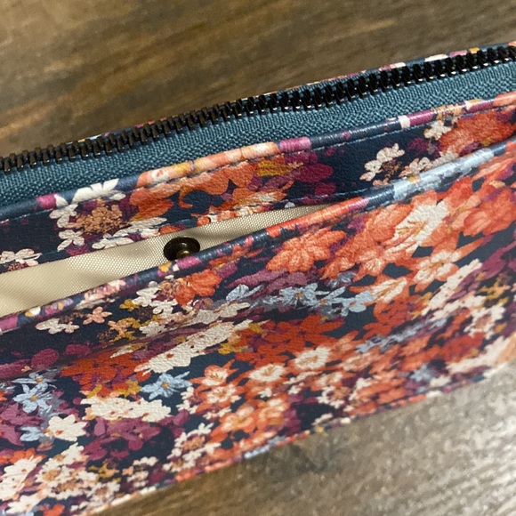 Clutch - Picture 5 of 8